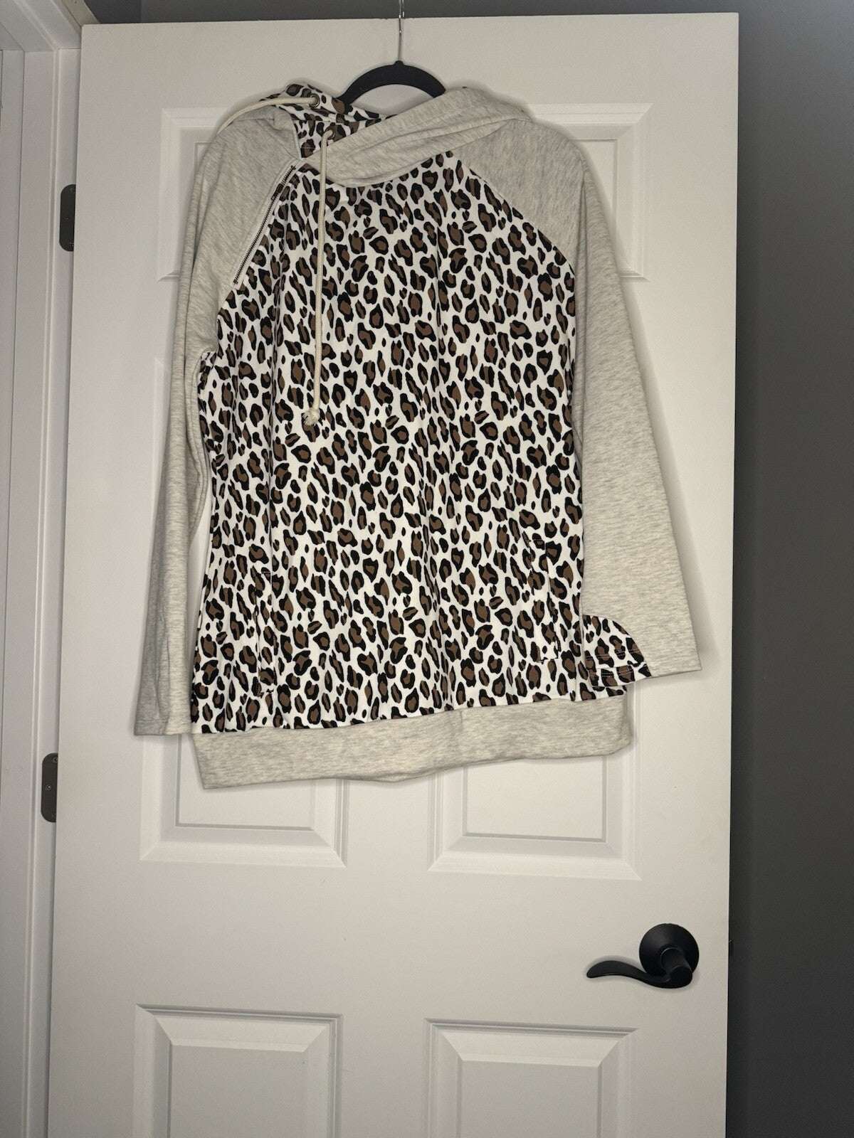 Vanilla Bay Hooded Sweatshirt Xl Gray White Brown Black Animal Print Nwt 48