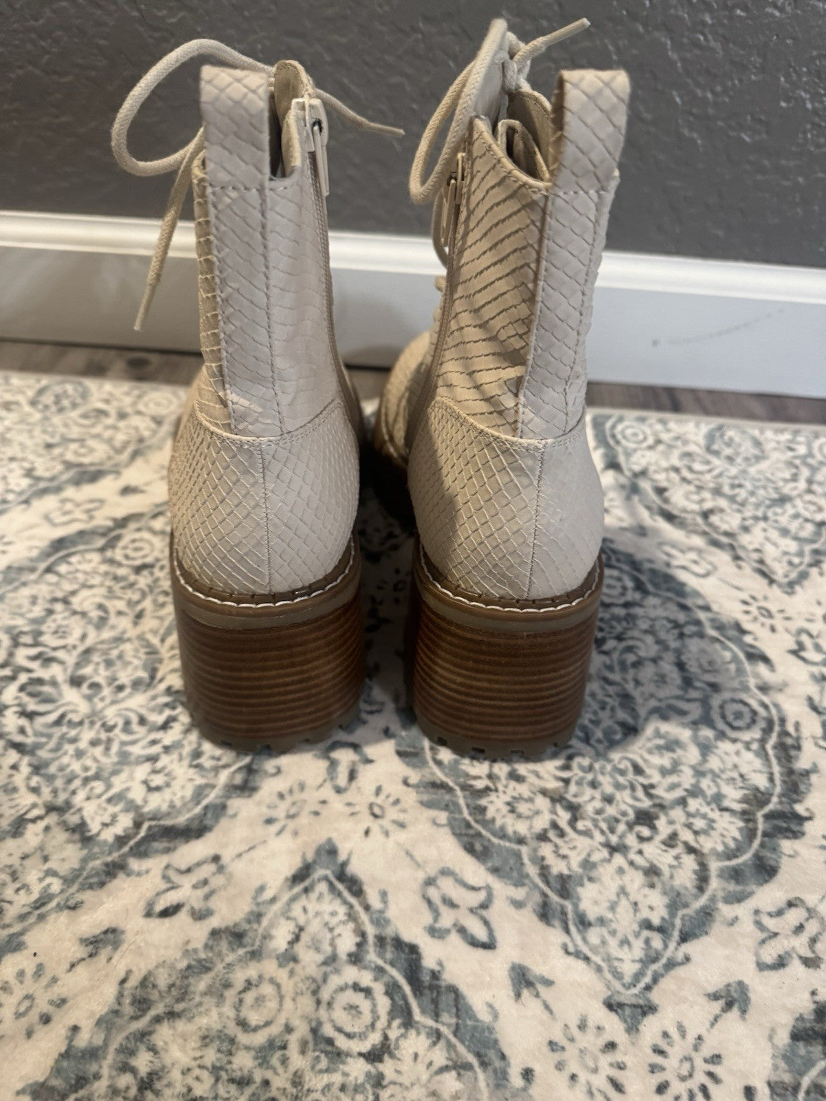 Mia Boots With Heel Size 7.5 Cream In Great Condition 