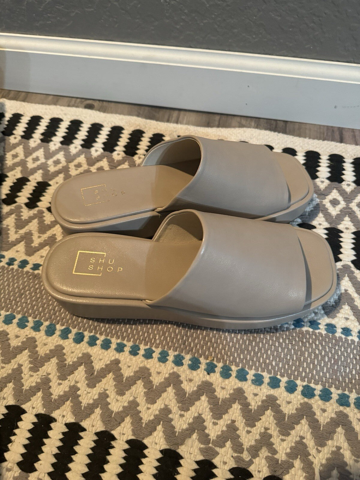 Shu Shop Taupe Slip On Heels 10 New In Box 