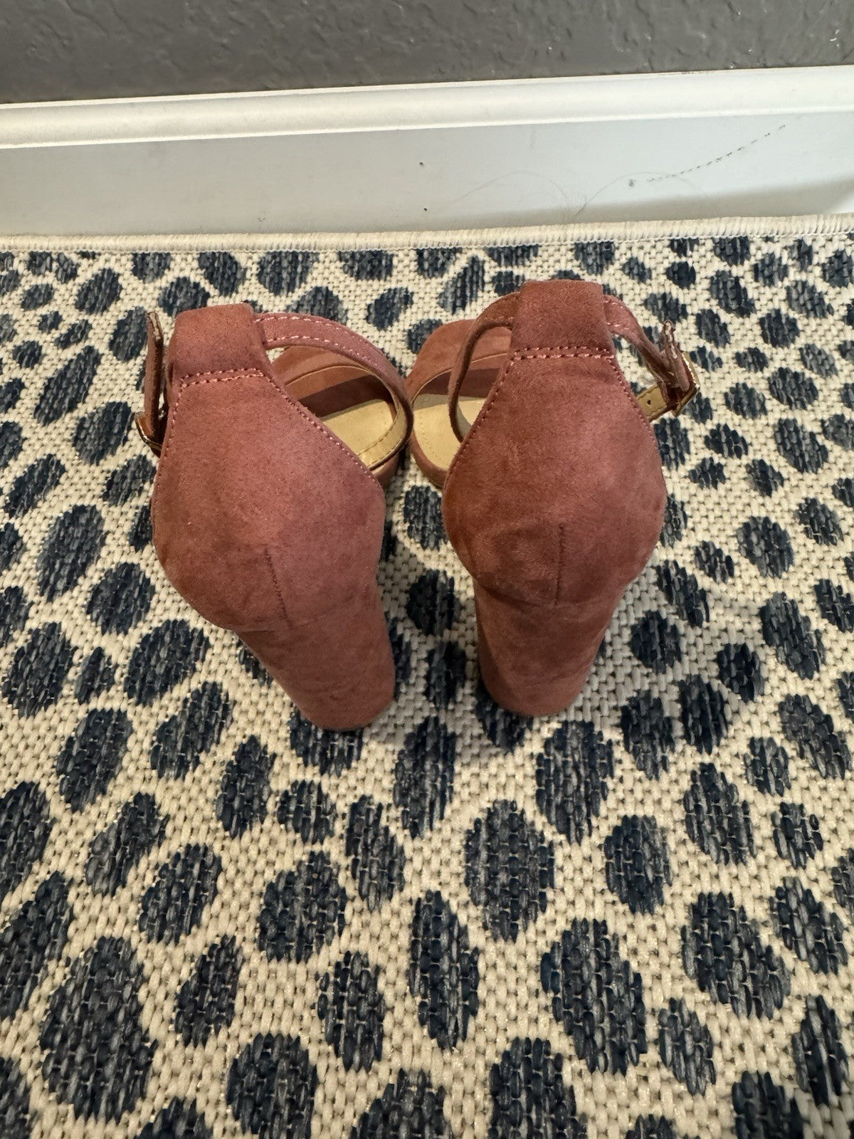 Lulus Heels Size 6.5 Dusty Mauve Velvety Material