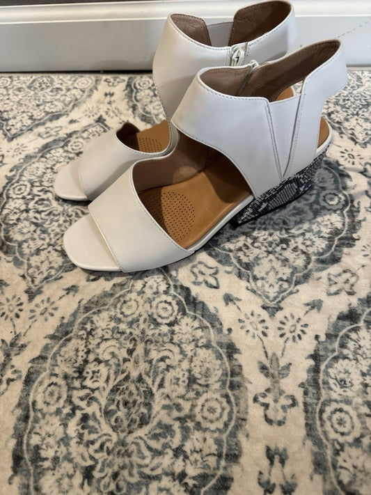 Corso Como Strappy Sandals Size 9 White W White Gray Snakeskin Heel