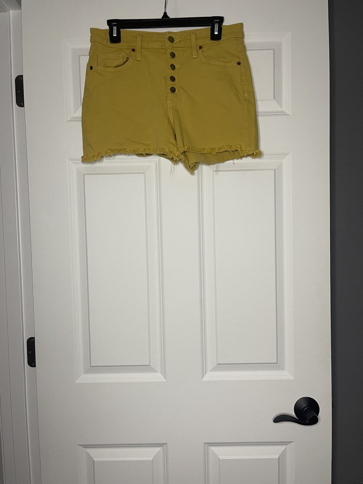 Universal Thread 8/29 mustard jean shorts 