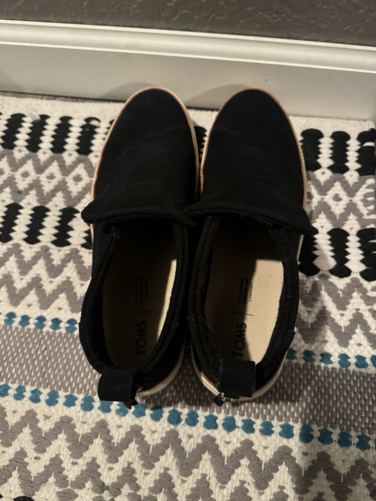Tom’s Size 9 Loafers Black In Excellent Condition 