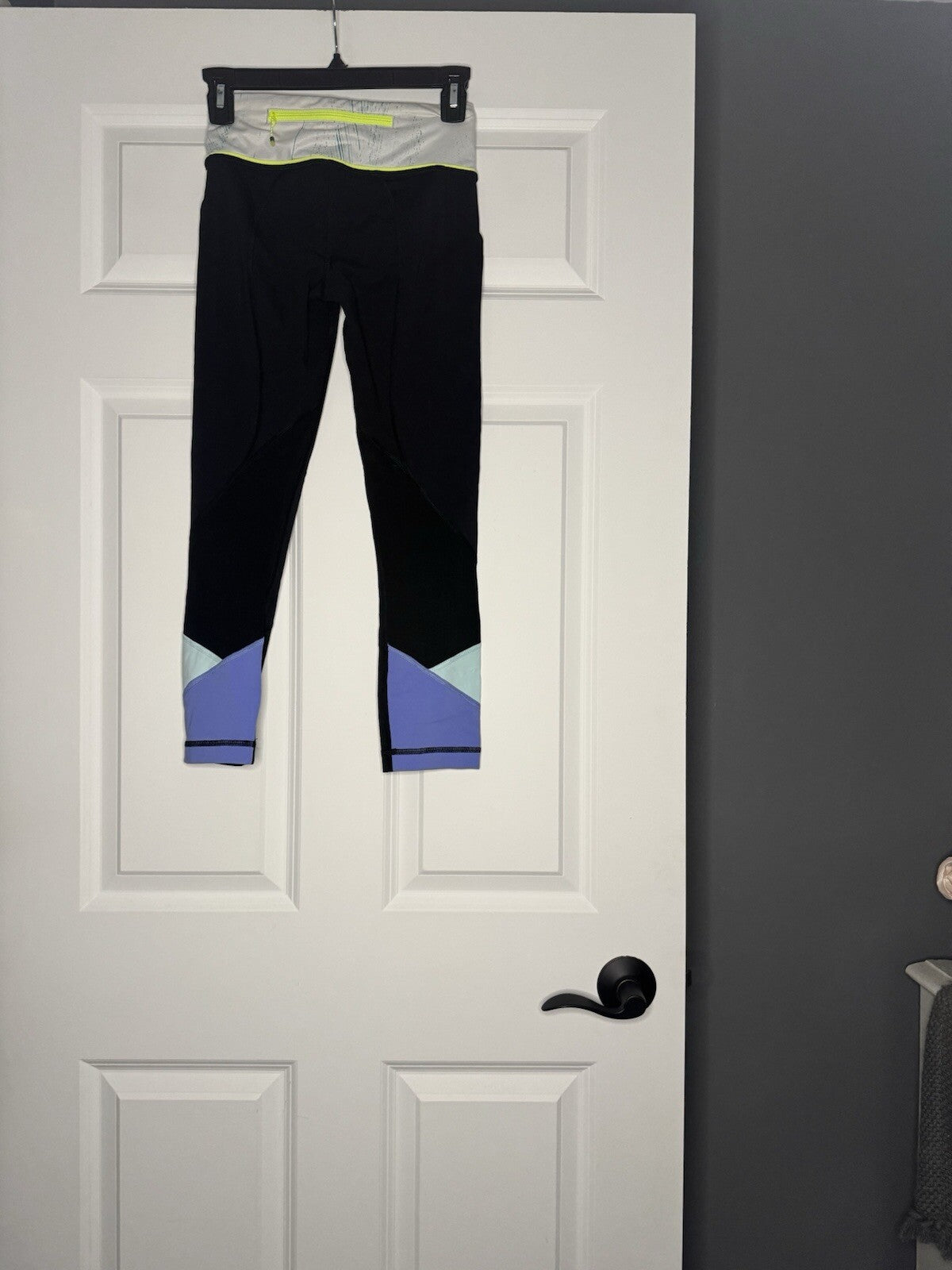 Lululemon Cropped Leggings Size 2 Black Lavender Green Zipper Pocket In Back