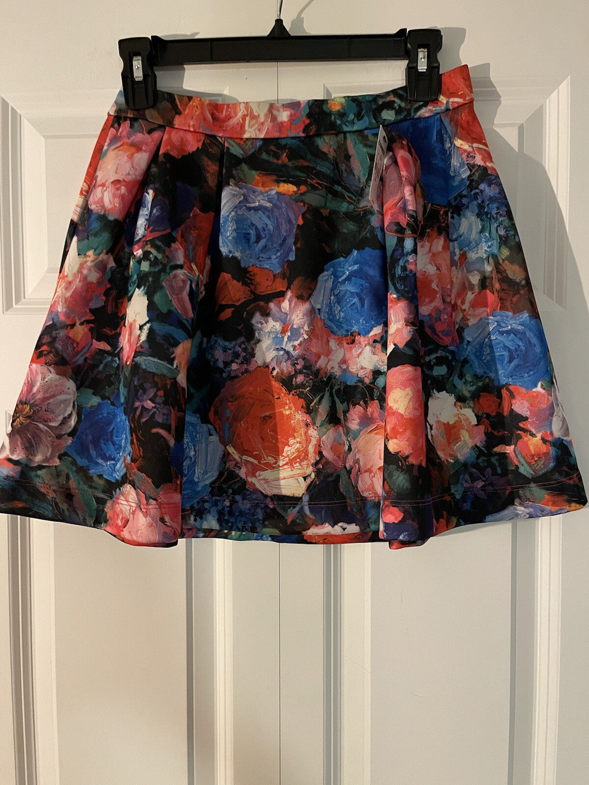 Express small skirt multicolor floral pleated nwt 