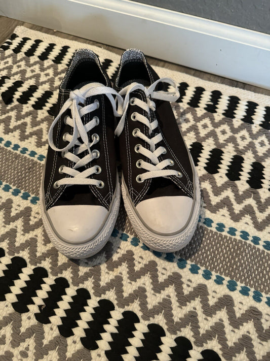 Converse Sneakers Size 9 Black And White 