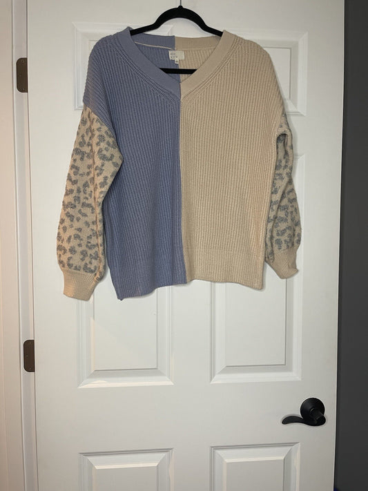 Dee elly sweater small blue and beige with animal print sleeves