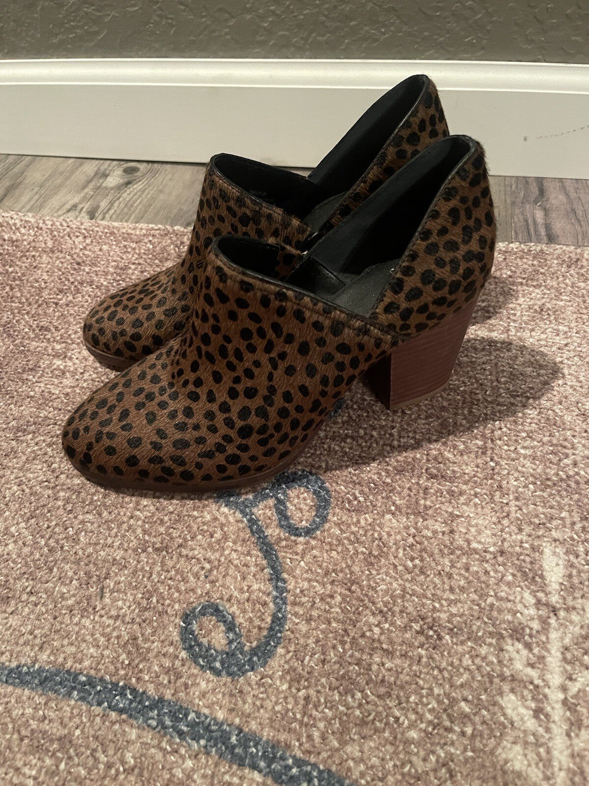 Gianni Bini Heels Black Brown Animal Print Animal Hair  Size 5.5