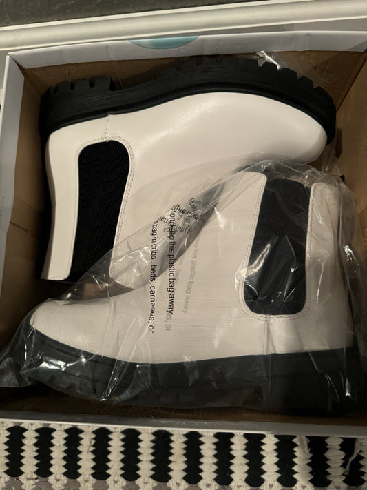 Soda Pilot White And Black Boots Size 9 New In Box 
