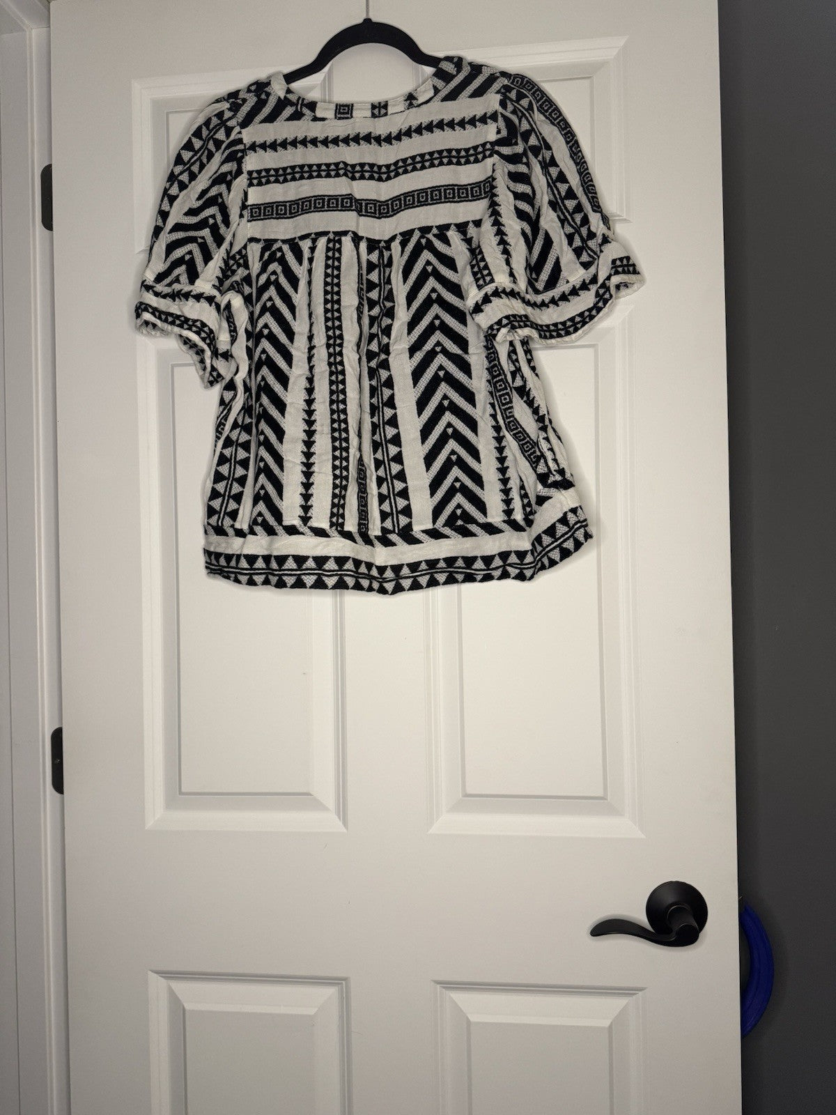 Old Navy Short Sleeve Blouse Medium White W Black Stitching Print