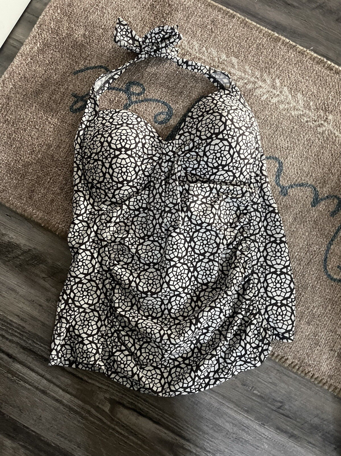 Merona swimsuit top large white and grayish print