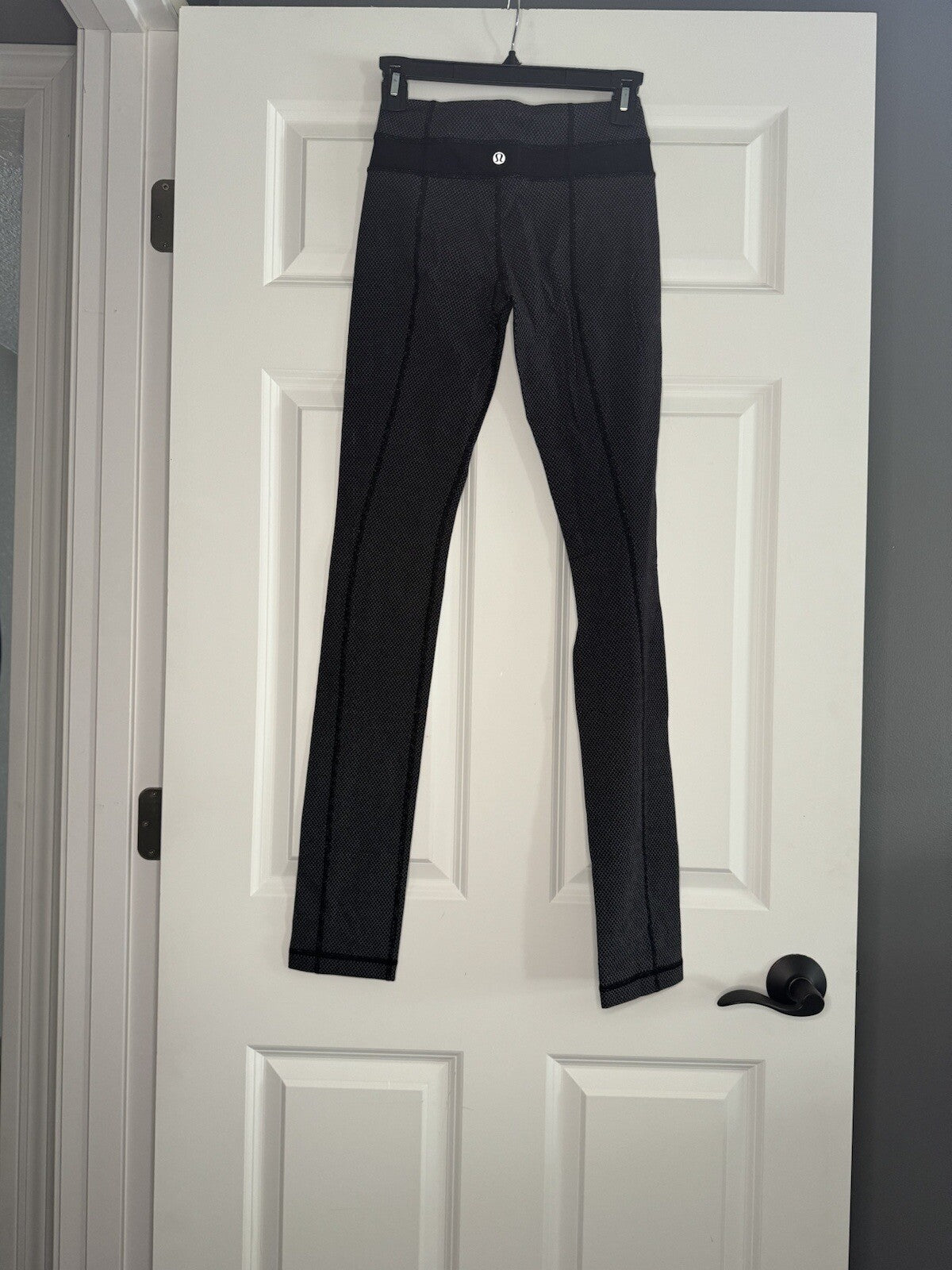 Lululemon Leggings Size 2 Black With White Print 