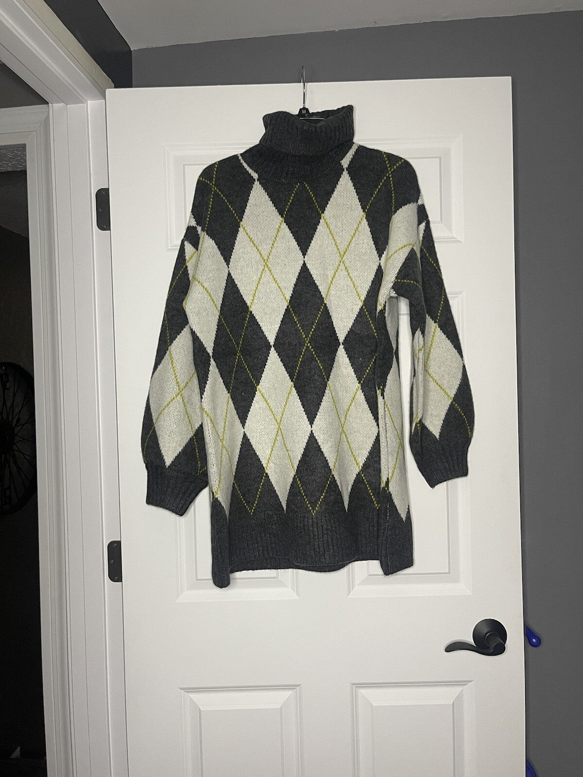 Maverick the collection sweater medium gray white yellow nwt