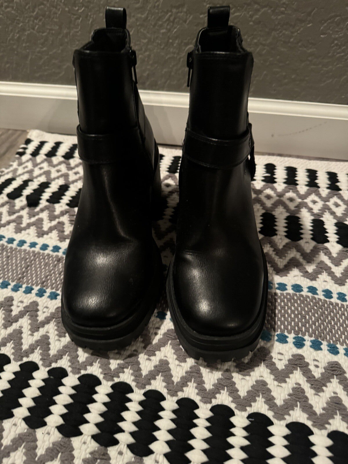 Sincerely Jules 7.5 Black Boots 