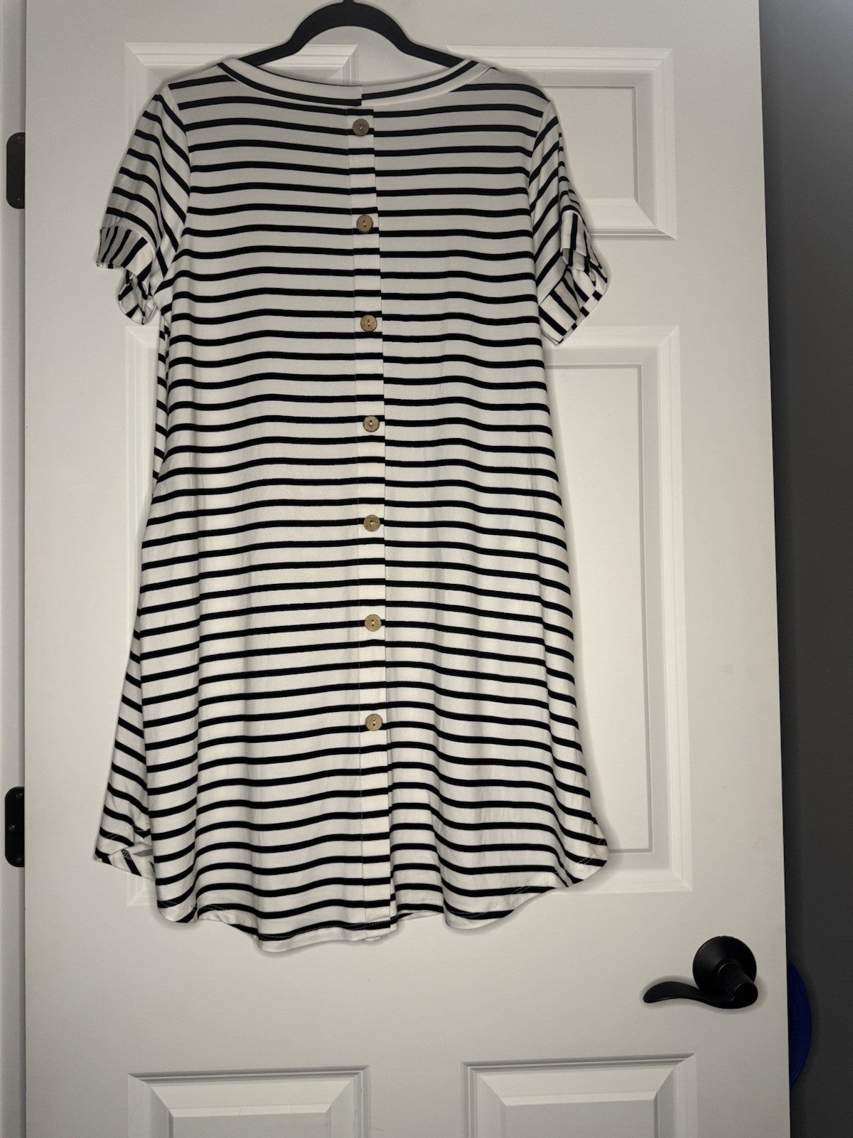 Emerald Short Sleeve Dress White W Black Stripe Button Decor Back 