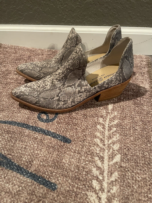 Chinese laundry booties 8.5 gray taupe print