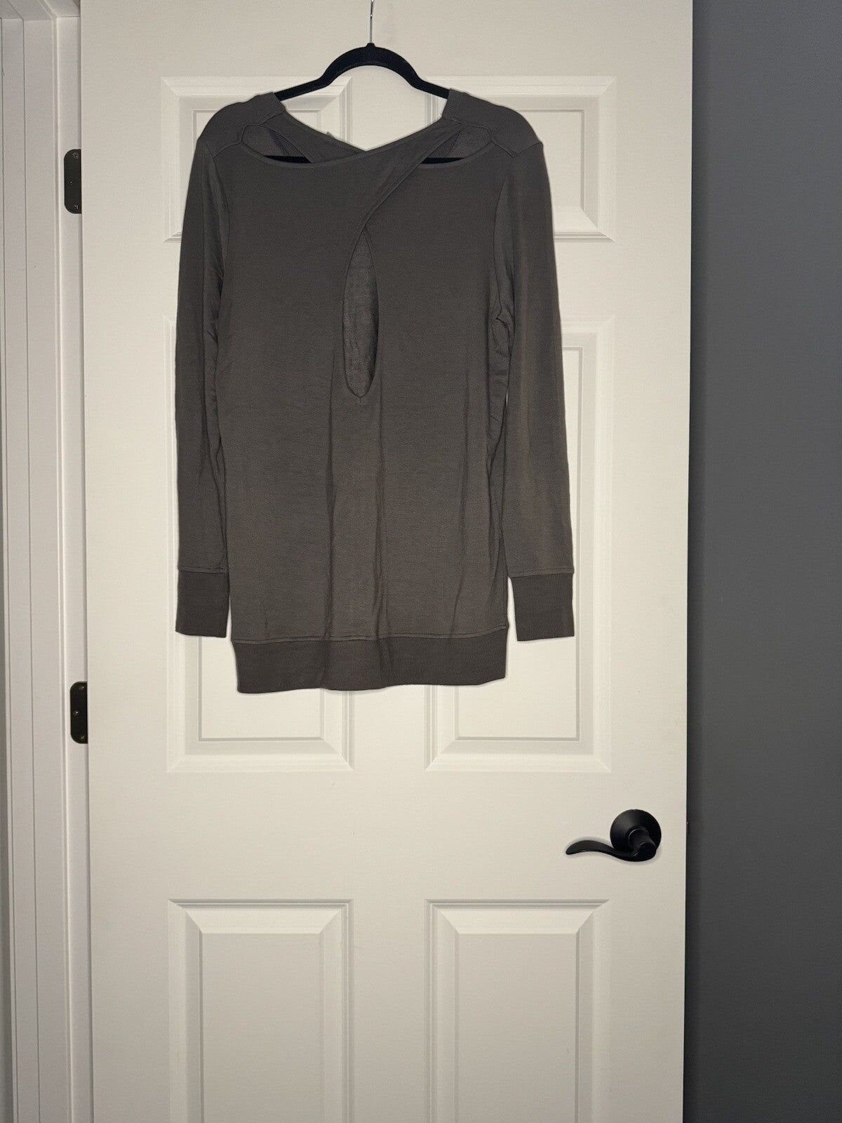Athleta Crew Neck Sweatshirt  Cross Cross Back Medium Gray