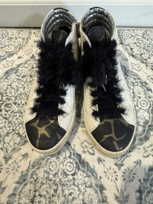 P448 White W Black And Gold Print And Fur Laces Size 38