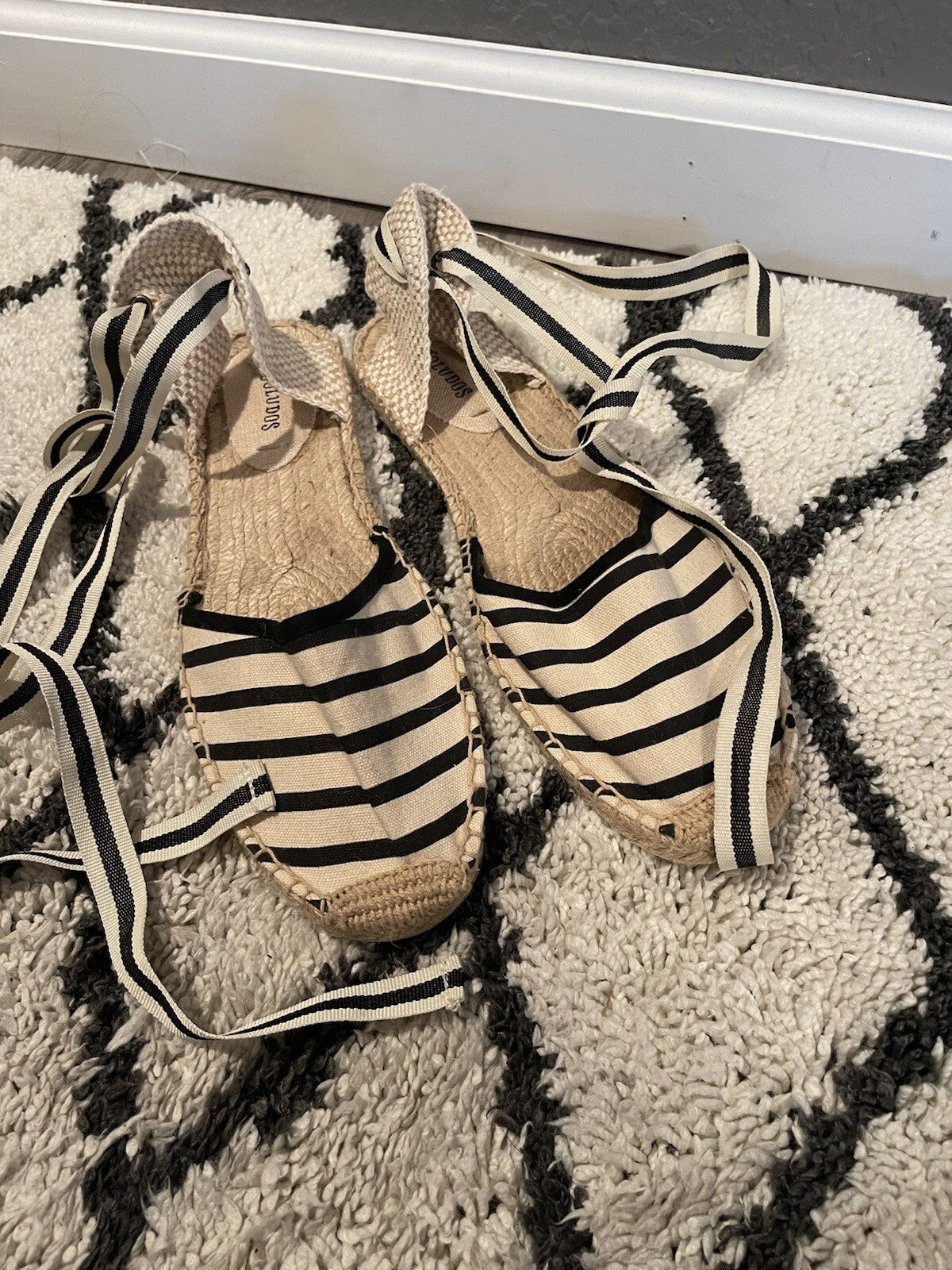 Soludos Strappy Shoes Black Cream Stripe Size 10