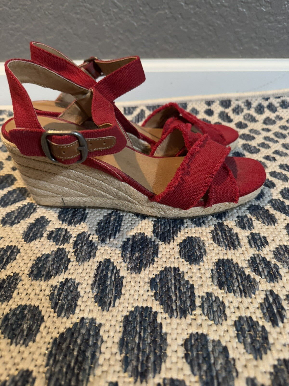 Lucky Brand Strappy Wedge Sandals Red 7.5 
