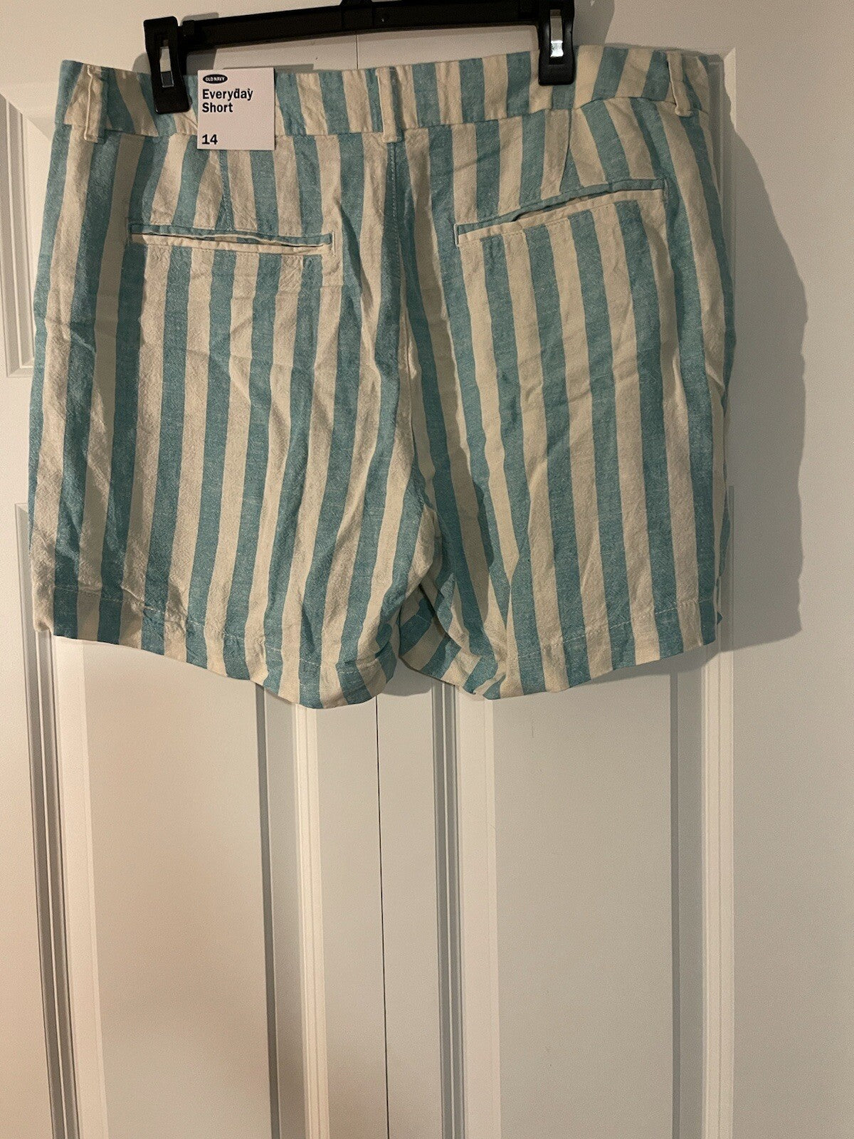 Old Navy everyday shorts size 14 beige and blue striped nwt 