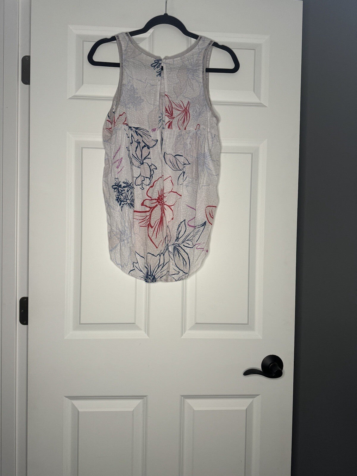 Love stitch Sleeveless Blouse Small White With Blue Pink Red Floral 