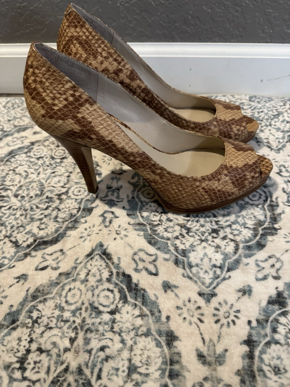 Nine West Snakeskin Peep Toe Pumps Brown Taupe 9