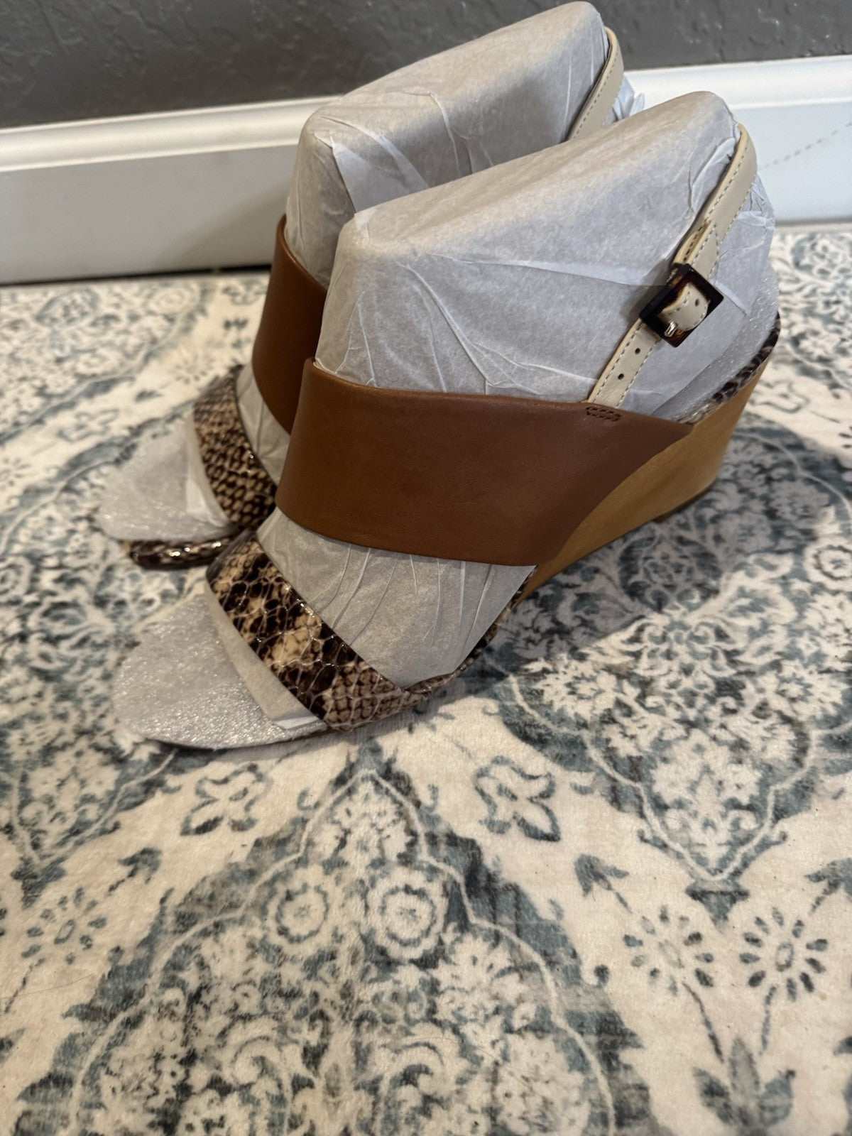 Louise Et Cie Brown Beige Snakeskin Sandal W Heel Size 9 New 