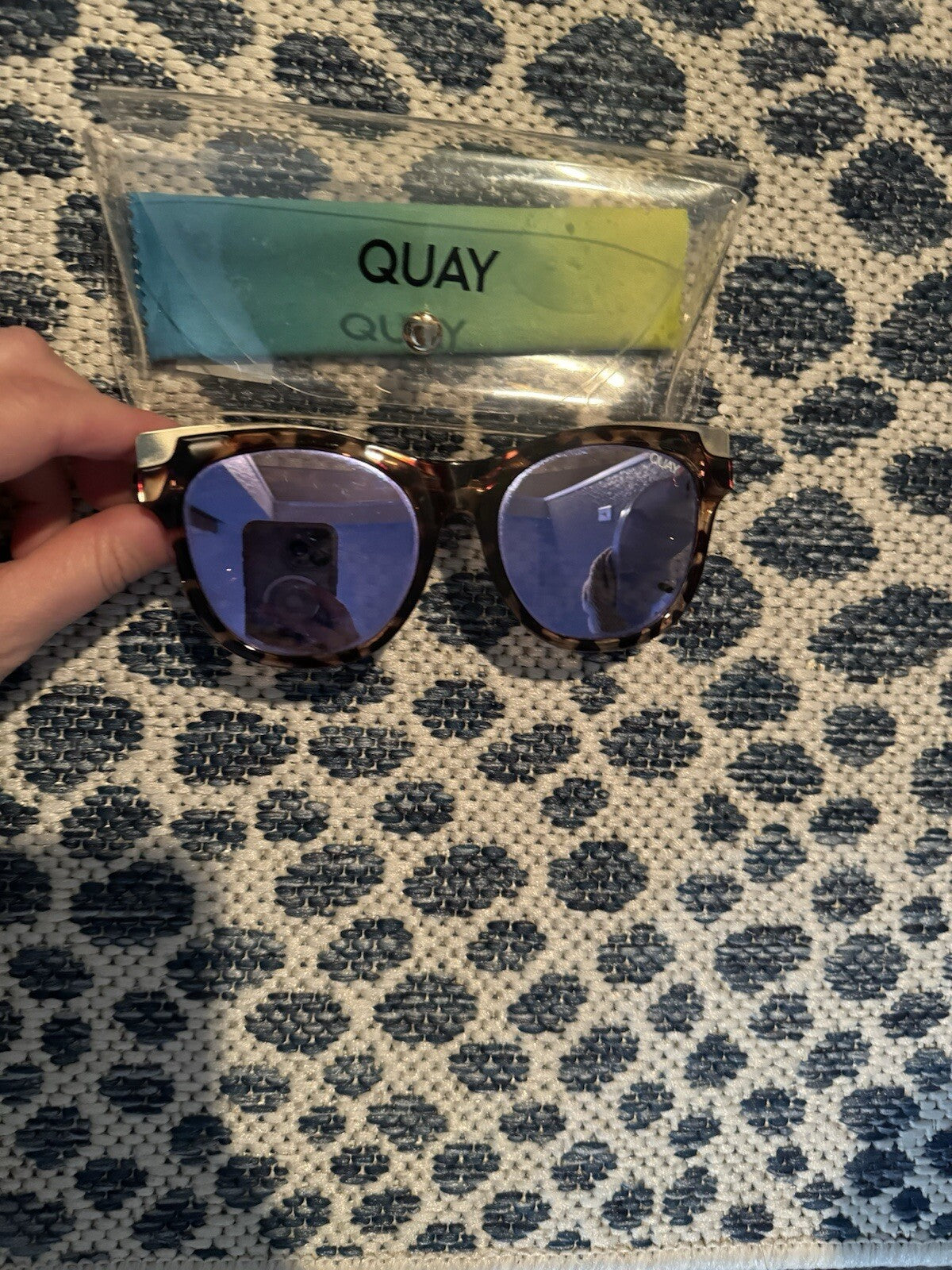 Quay Sunglasses Its My Way Gold W Case Some Imperfections