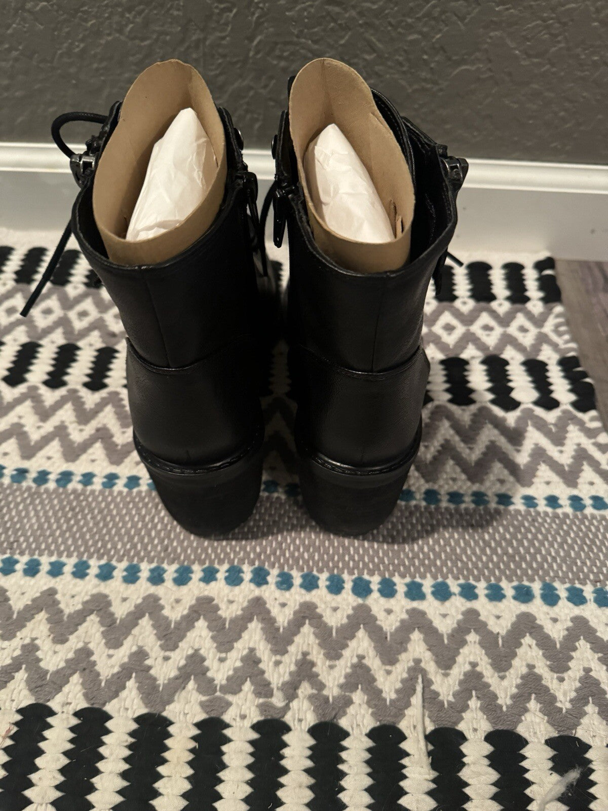 Zodiac Gaige Black Boots Size 9 In Excellent Condition 