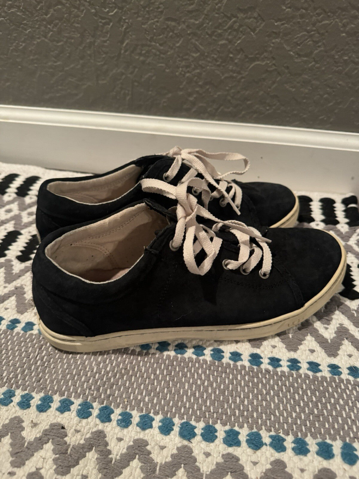 Ugg Sneakers Size 8.5 Navy 