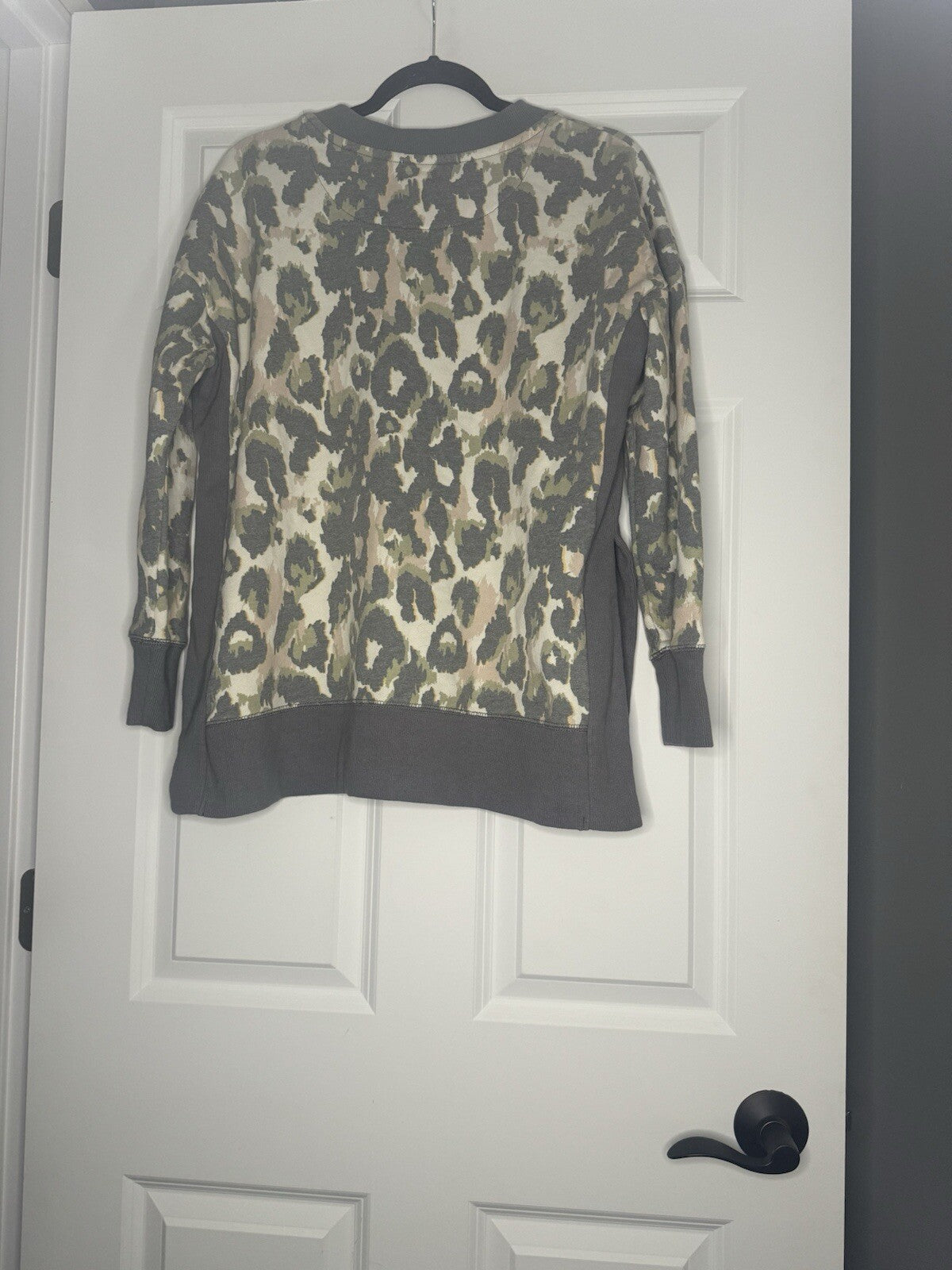 Bke Crew Sweatshirt Small Slits In Sides Gray Pink Green Cream Print 