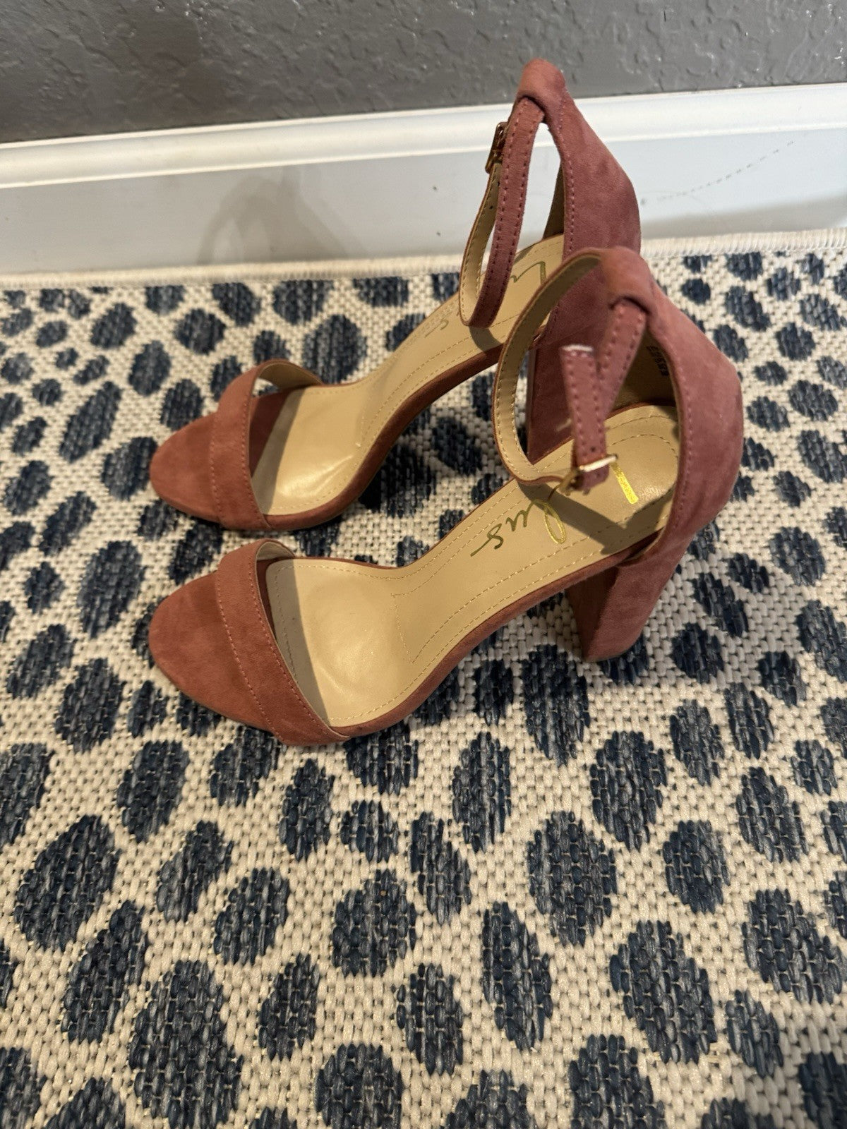 Lulus Heels Size 6.5 Dusty Mauve Velvety Material