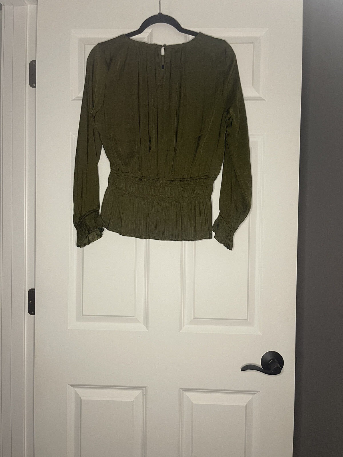 Tahari Long Sleeve Blouse Medium Green Super Cute