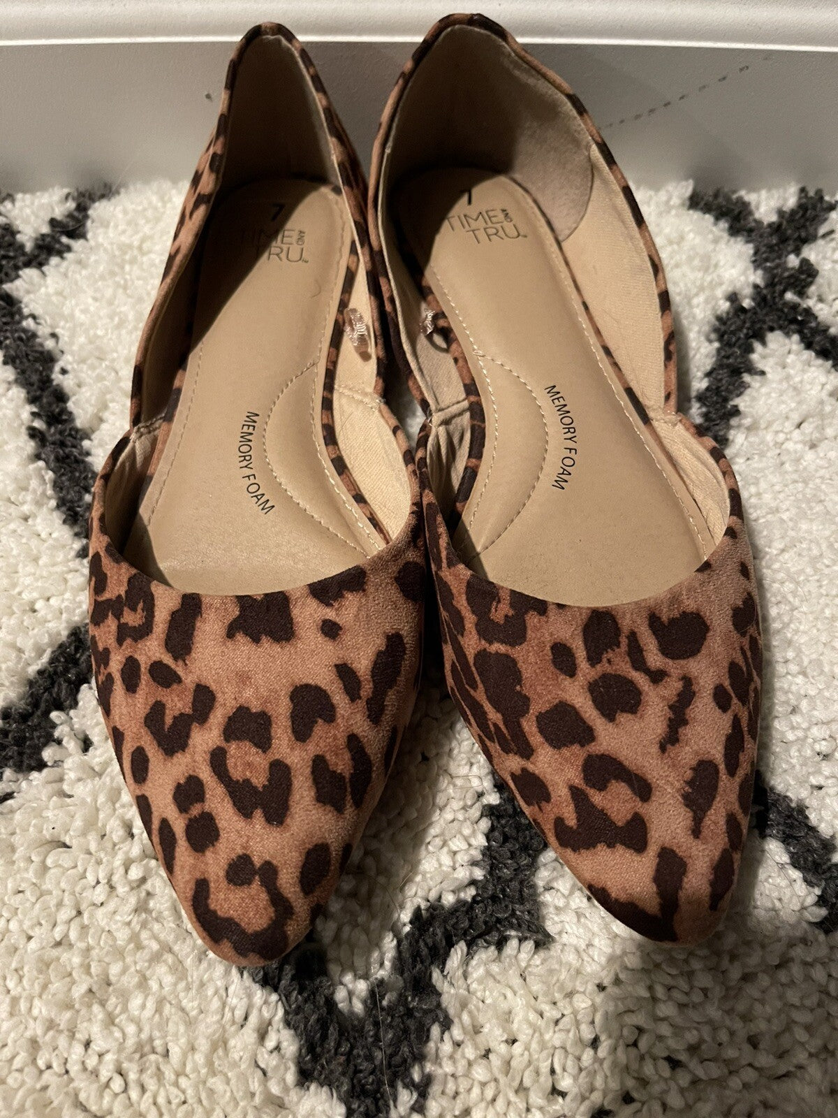 Time and True size 7 flats memory foam animal print