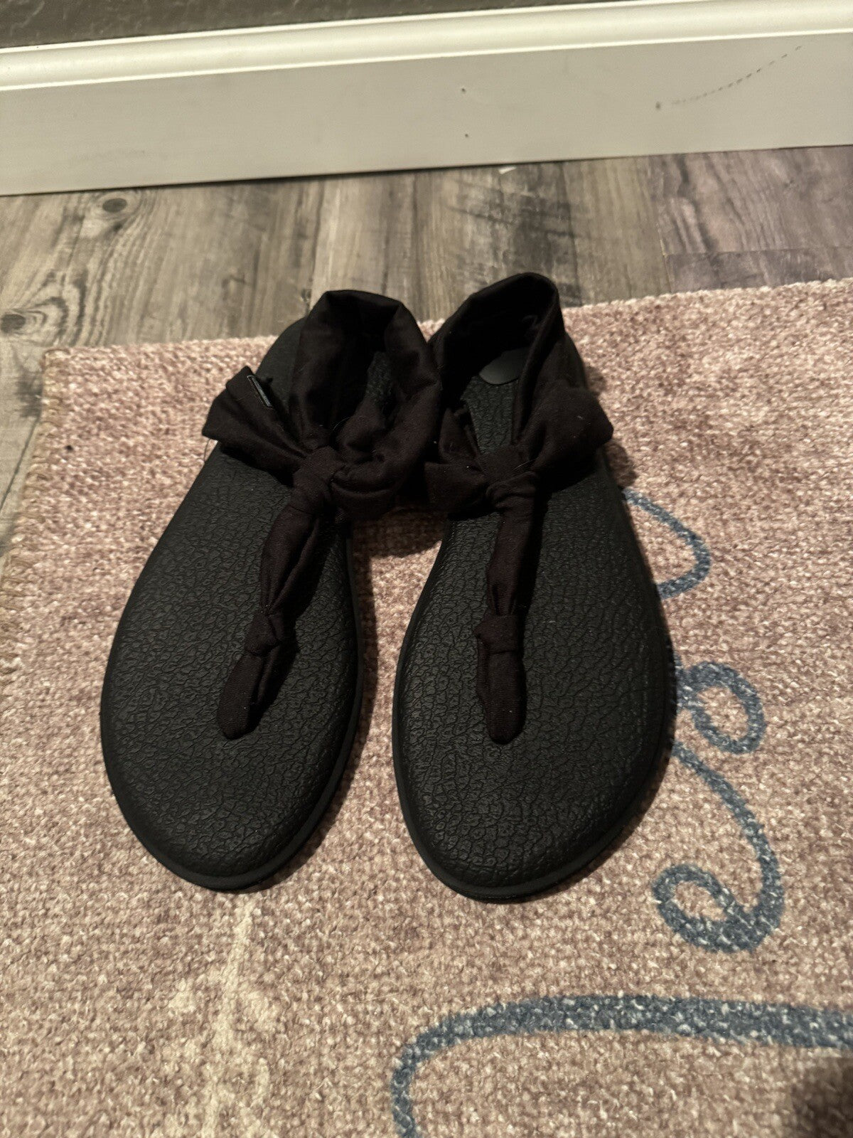 Sanuk Sandals Ladies 9 Black Nwt 