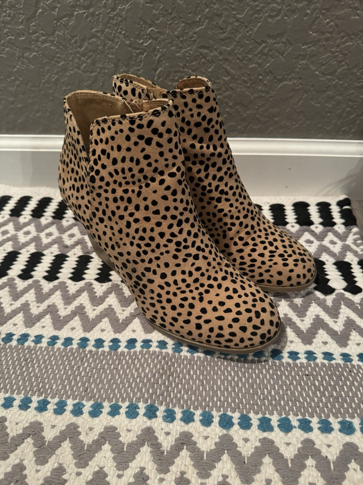 Soda Cheetah Brown Black Booties Size 9 