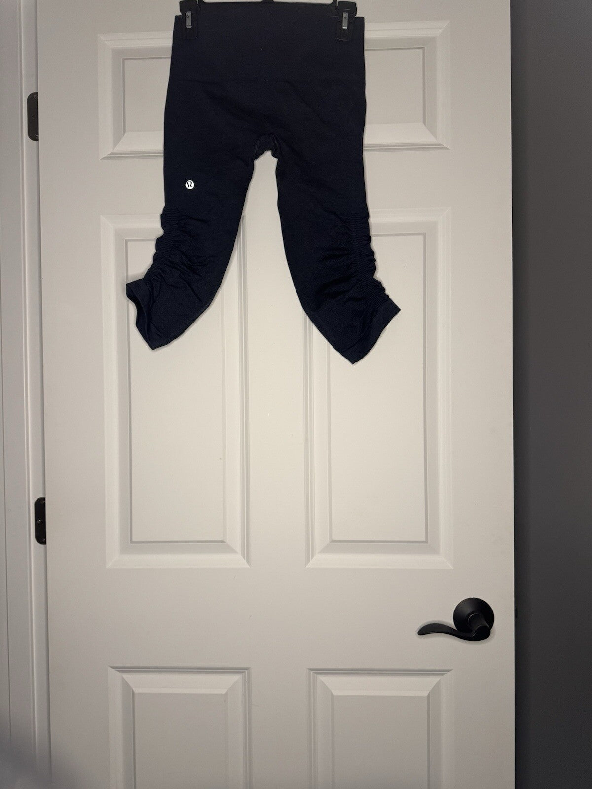 Lululemon Cropped Leggings Size 4 Cinching On Legs Blue 