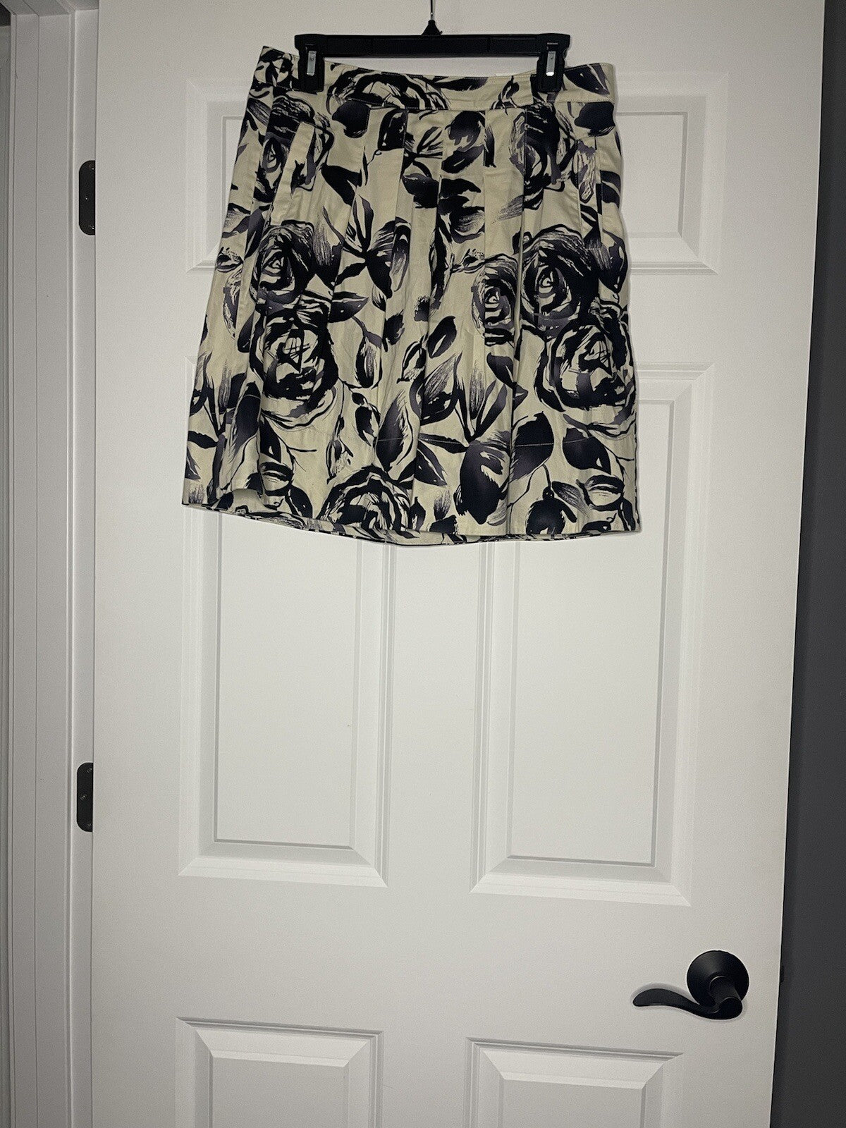 Cabi Skirt Size 6 Ivory Black Violet Floral W Pockets