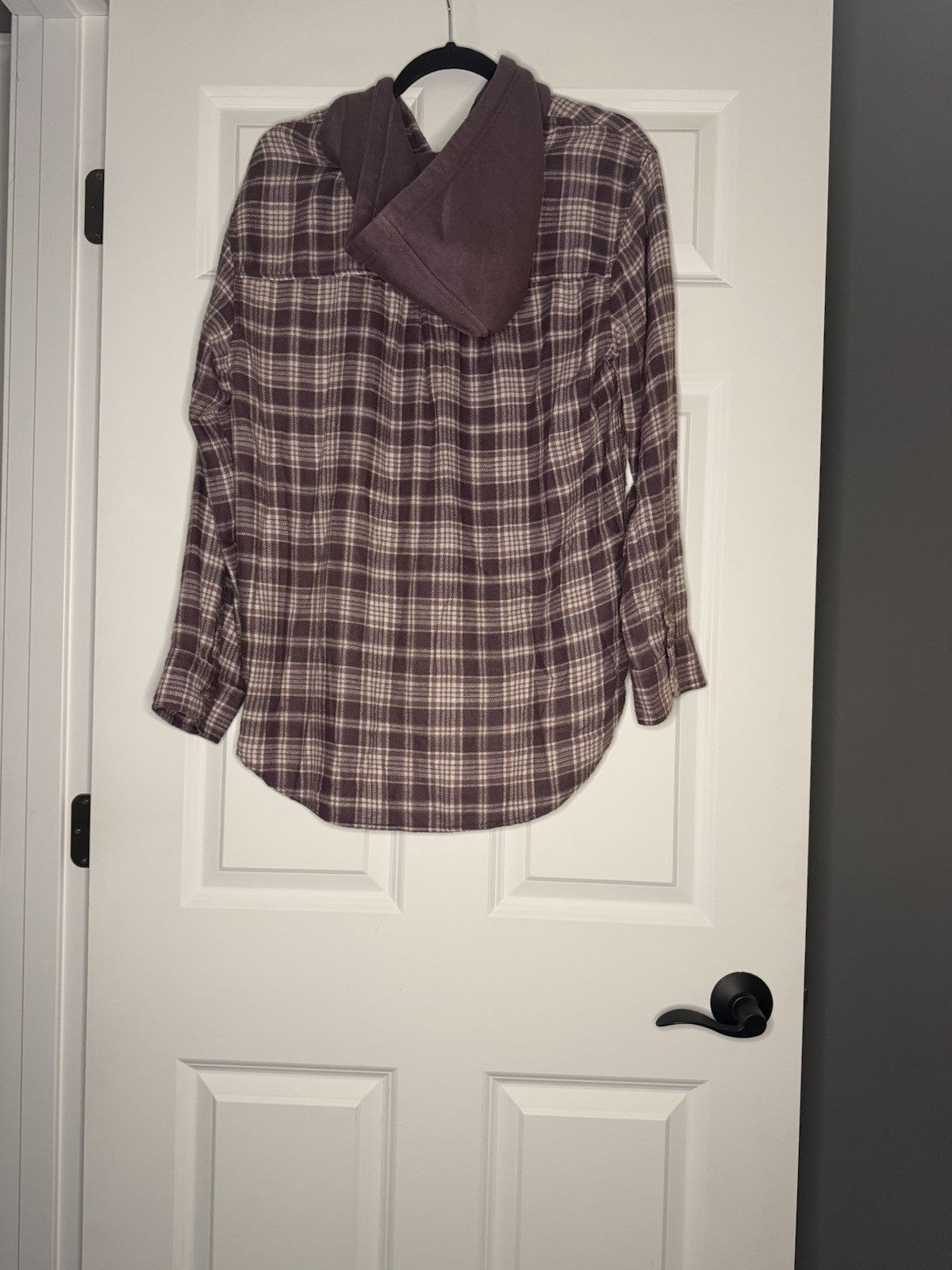 American Eagle Button Up Flannel With Good Medium Purple Mauve Cream Stripe 