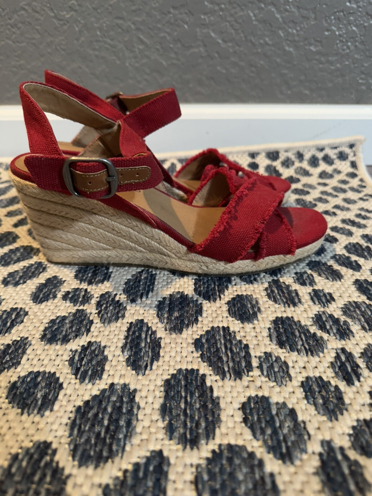 Lucky Brand Strappy Wedge Sandals Red 7.5 