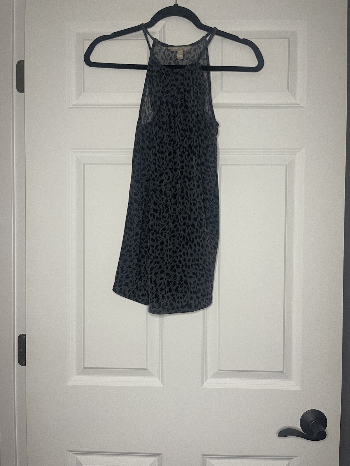 Banana Republic sleeveless blouse small gray with black print