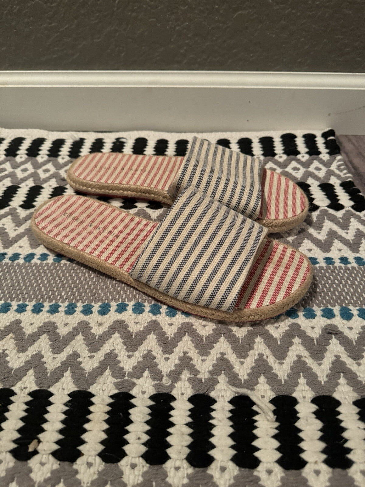 Kelly And Katie Slip On Sandals Size 9 Red Cream Blue Stripe
