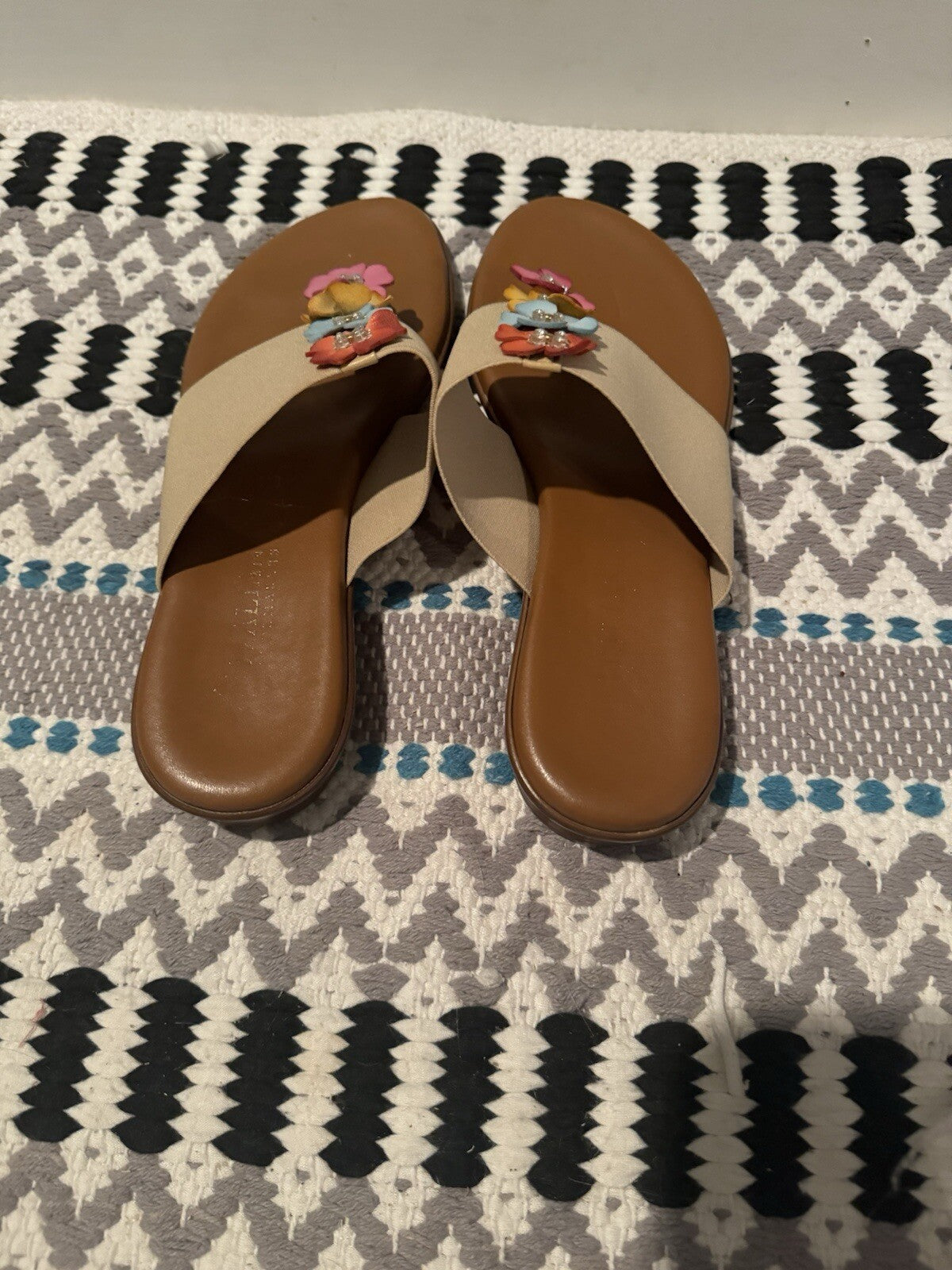 Italian Shoemakers Sandals Size 9 Beige W Multi Color Flowers And Beading