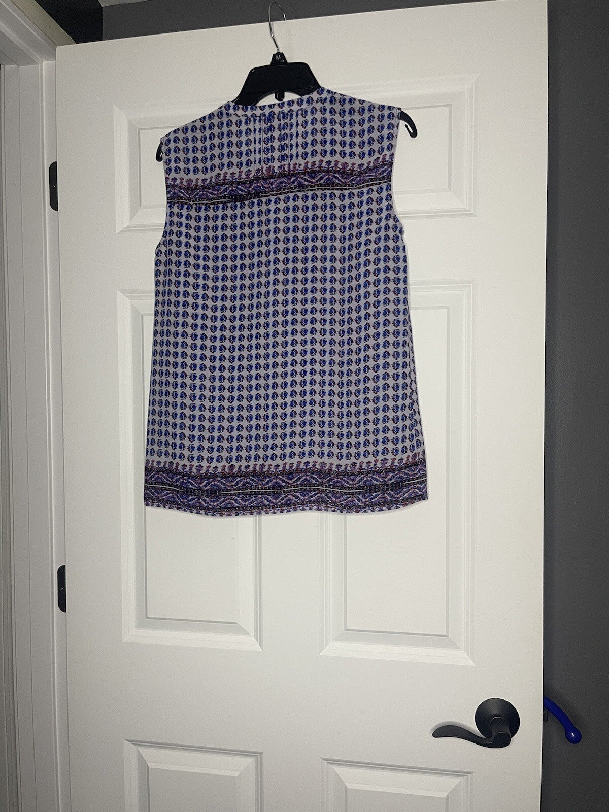 Dalia Collection sleeveess blouse small blue red green black print