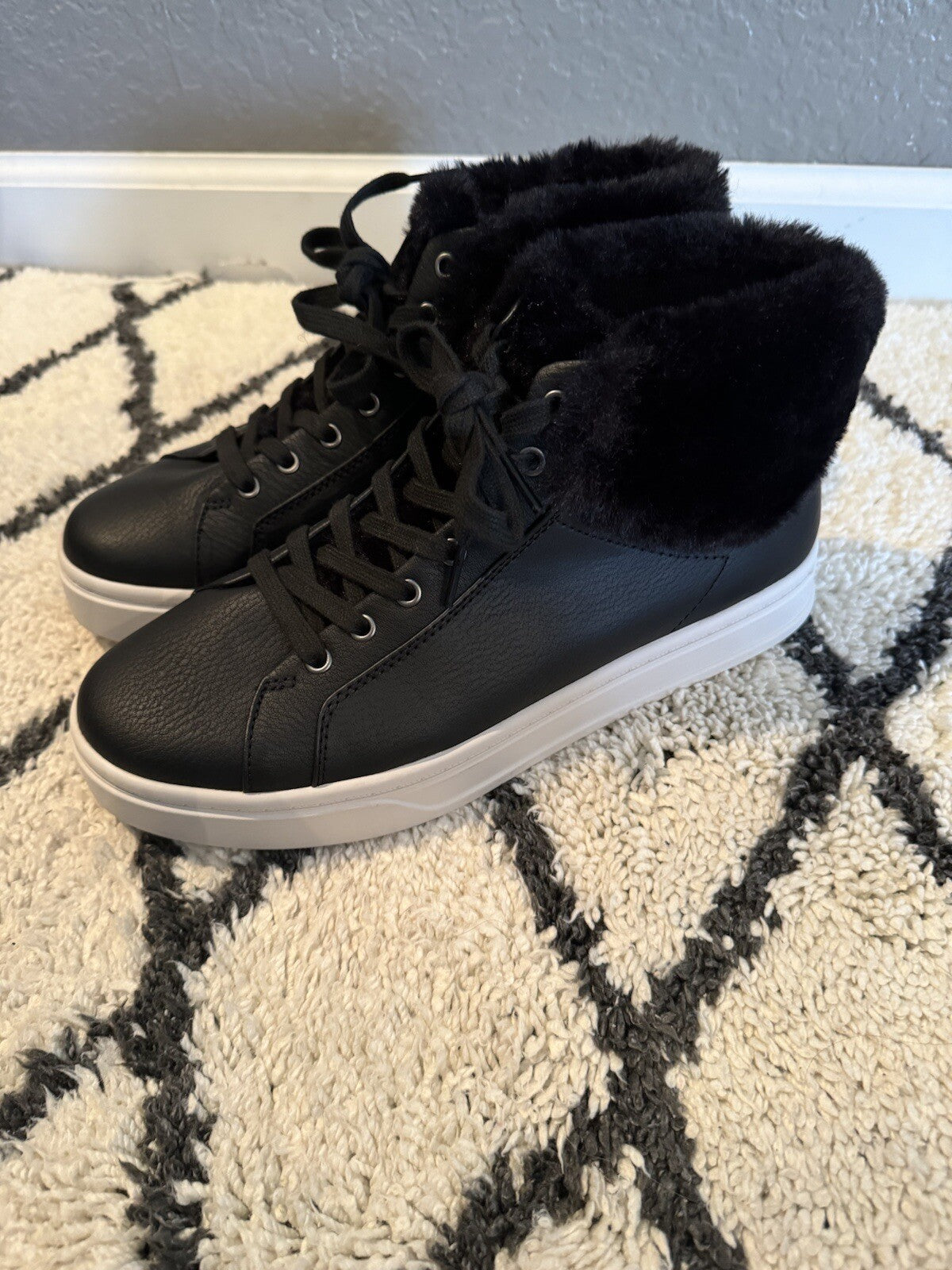 Koolaburra By Ugg Sneakers W Furr Black 8.5 New In Box 