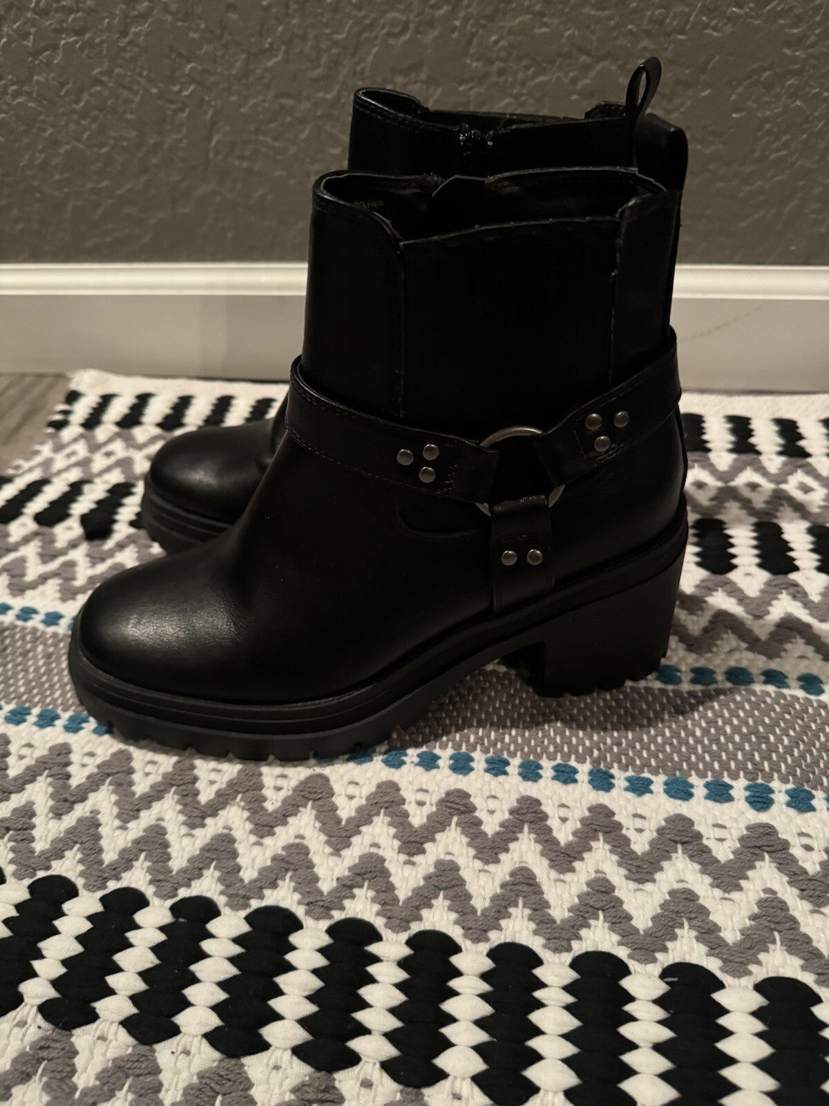 Sincerely Jules 7.5 Black Boots 