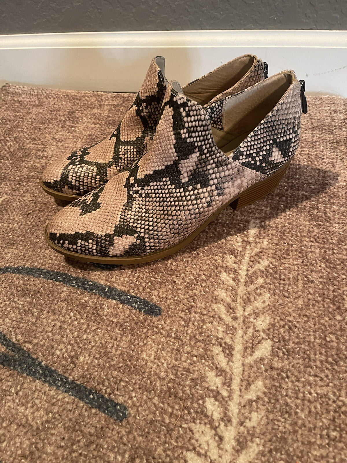 Kaari Blue booties 7.5 beige & brown snake skin