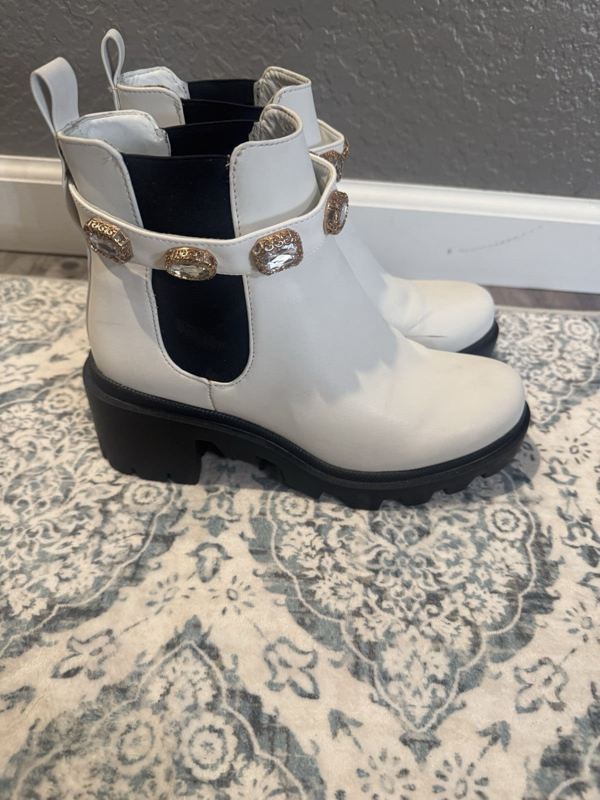 Steve Madden Boots Size 7.5 White With Gold Beading Some Markings As Shown On In