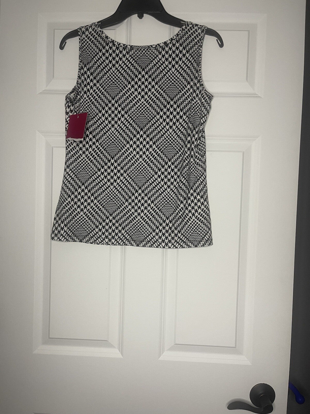 212 Collection sleeveless blouse xs black and white print NWT 